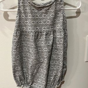 Old Navy romper 12-18M
